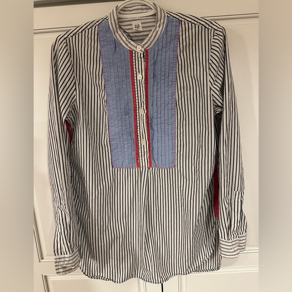 GAP Wimen’s  Striped Black and White  Button Down tunic cotton Shirt